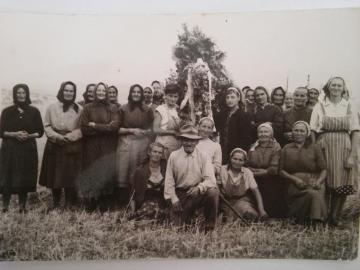 Dožinky na JRD, v popredí Matej Bartek - obecný hl Dožinky na JRD, v popredí Matej Bartek - obecný hl