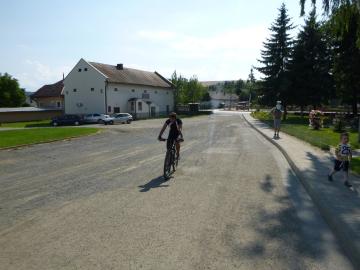 prvý súťažiaci v kategórií horský bicykel nad 15 r prvý súťažiaci v kategórií horský bicykel nad 15 r